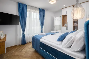 Modern 5-Bedroom Villa with Pool in Funtana