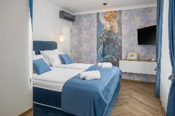 Modern 5-Bedroom Villa with Pool in Funtana