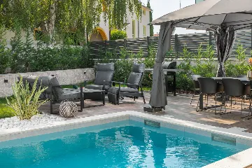 Modern 5-Bedroom Villa with Pool in Funtana