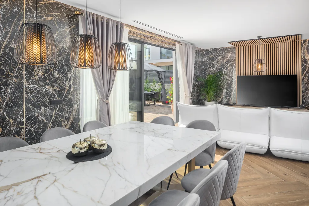Modern 5-Bedroom Villa with Pool in Funtana