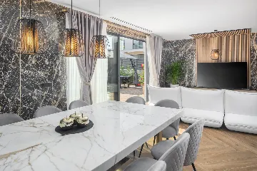 Modern 5-Bedroom Villa with Pool in Funtana