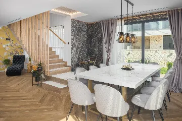 Modern 5-Bedroom Villa with Pool in Funtana