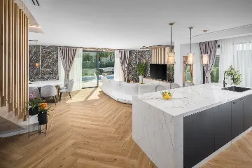 Modern 5-Bedroom Villa with Pool in Funtana