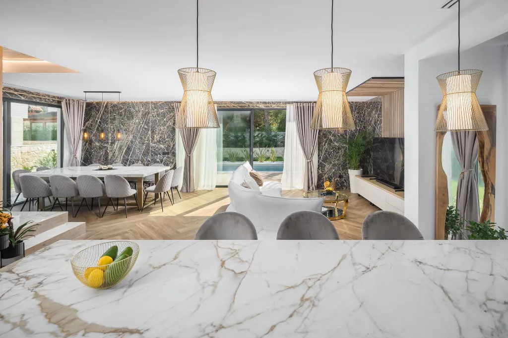 Modern 5-Bedroom Villa with Pool in Funtana
