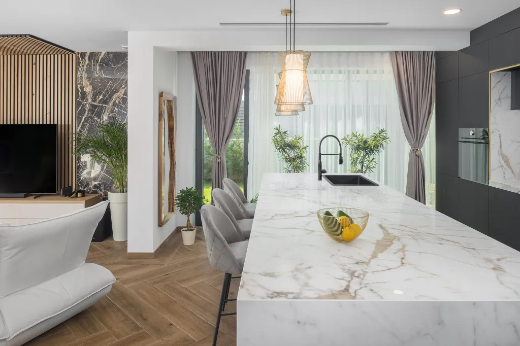Modern 5-Bedroom Villa with Pool in Funtana