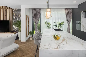 Modern 5-Bedroom Villa with Pool in Funtana