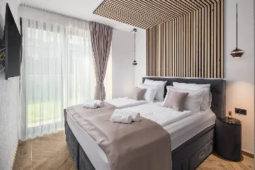 Modern 5-Bedroom Villa with Pool in Funtana