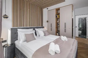 Modern 5-Bedroom Villa with Pool in Funtana