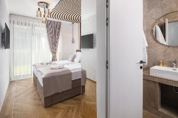 Modern 5-Bedroom Villa with Pool in Funtana