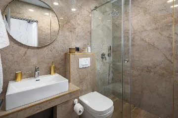 Modern 5-Bedroom Villa with Pool in Funtana