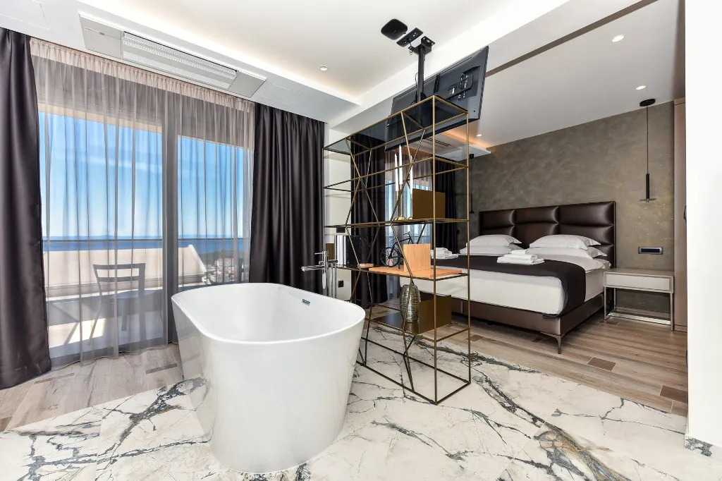 Contemporary Villa Retreat with Infinity Pool Makarska