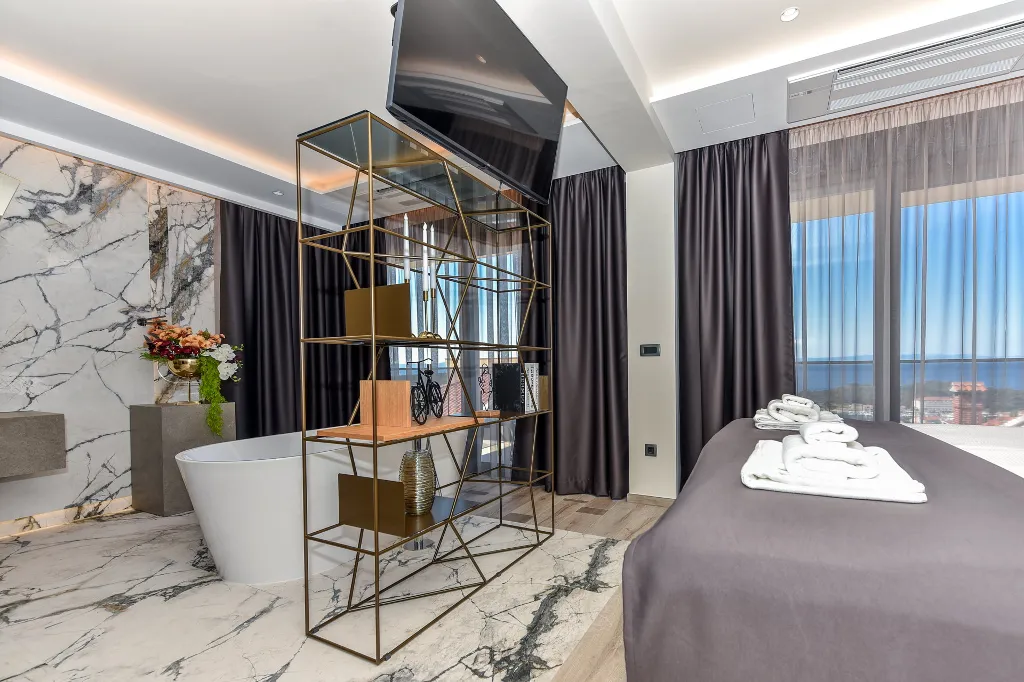 Contemporary Villa Retreat with Infinity Pool Makarska