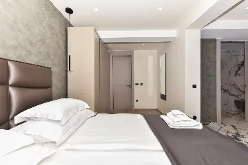 Contemporary Villa Retreat with Infinity Pool Makarska