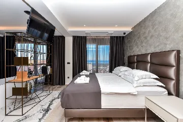 Contemporary Villa Retreat with Infinity Pool Makarska