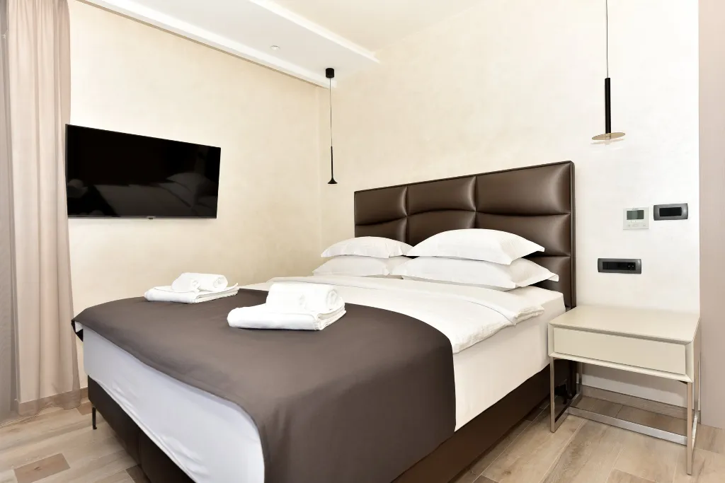Contemporary Villa Retreat with Infinity Pool Makarska