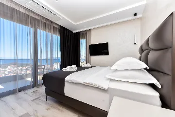 Contemporary Villa Retreat with Infinity Pool Makarska