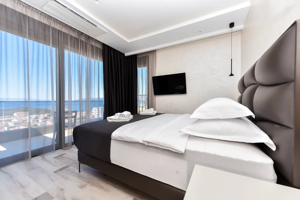 Contemporary Villa Retreat with Infinity Pool Makarska