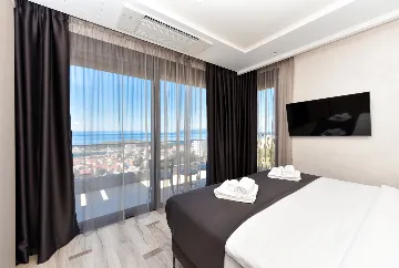 Contemporary Villa Retreat with Infinity Pool Makarska