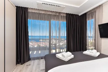 Contemporary Villa Retreat with Infinity Pool Makarska