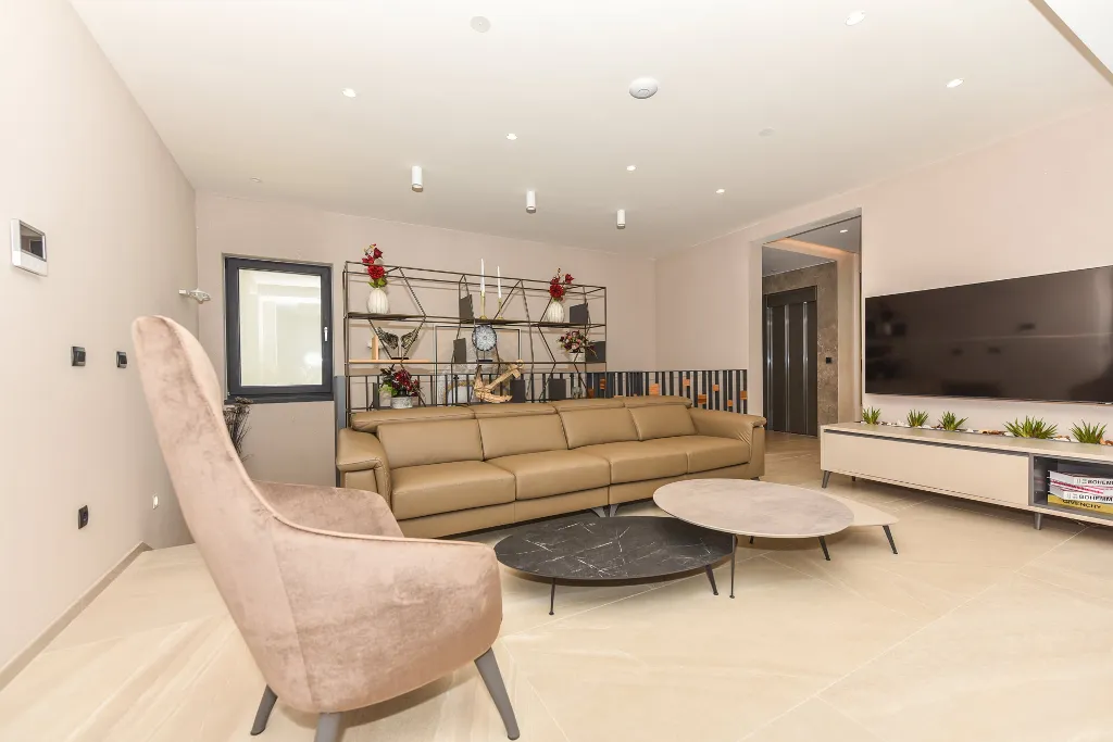 Contemporary Villa Retreat with Infinity Pool Makarska