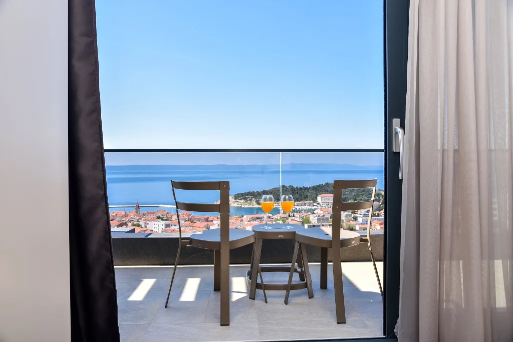 Contemporary Villa Retreat with Infinity Pool Makarska