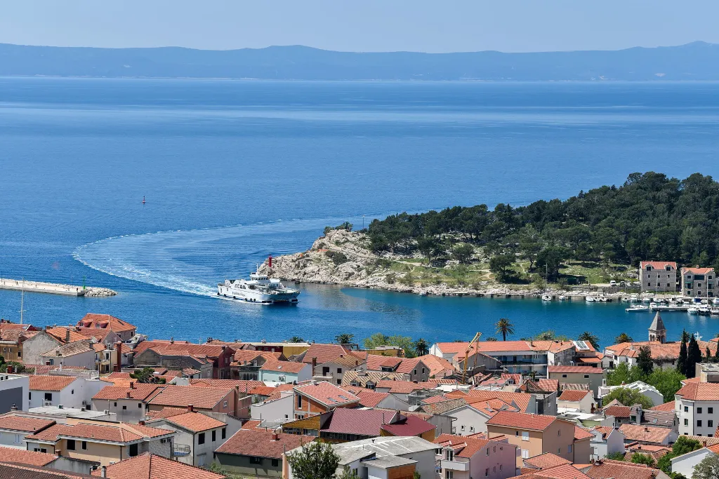 Contemporary Villa Retreat with Infinity Pool Makarska