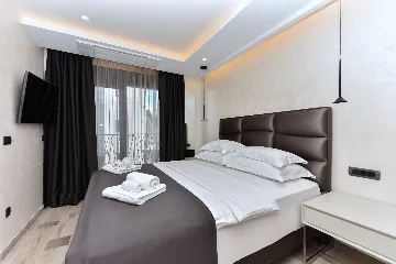 Contemporary Villa Retreat with Infinity Pool Makarska