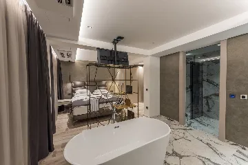 Contemporary Villa Retreat with Infinity Pool Makarska