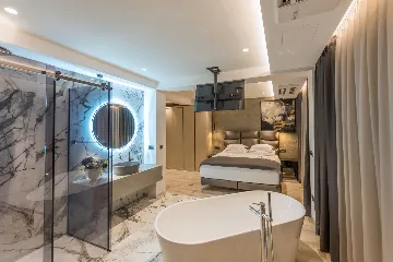 Contemporary Villa Retreat with Infinity Pool Makarska