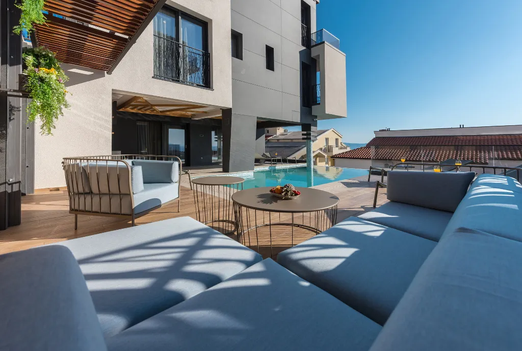 Contemporary Villa Retreat with Infinity Pool Makarska