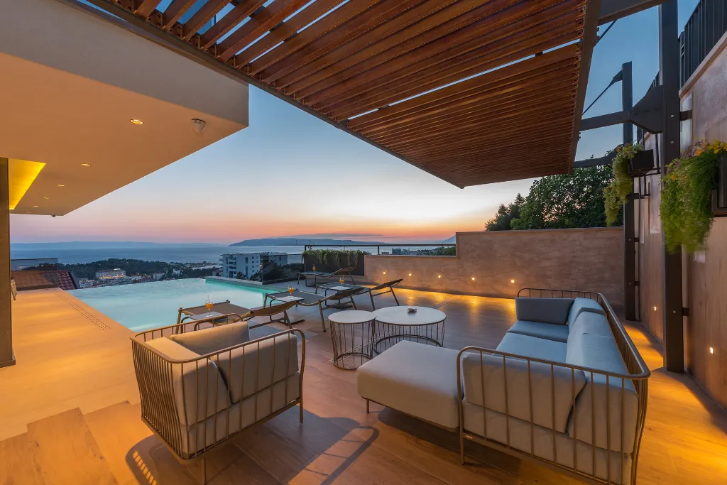 Contemporary Villa with Infinity Pool in Makarska