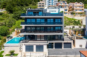 Contemporary Villa with Infinity Pool in Makarska