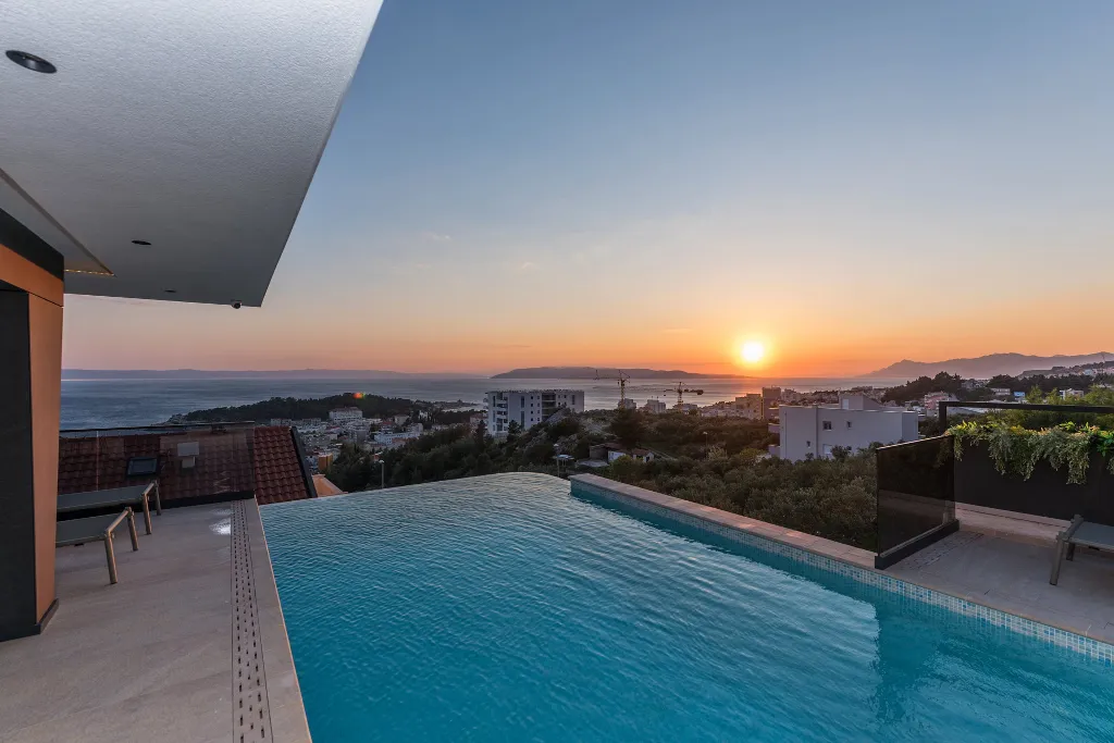 Contemporary Villa with Infinity Pool in Makarska