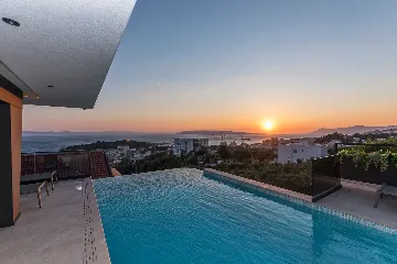 Contemporary Villa with Infinity Pool in Makarska