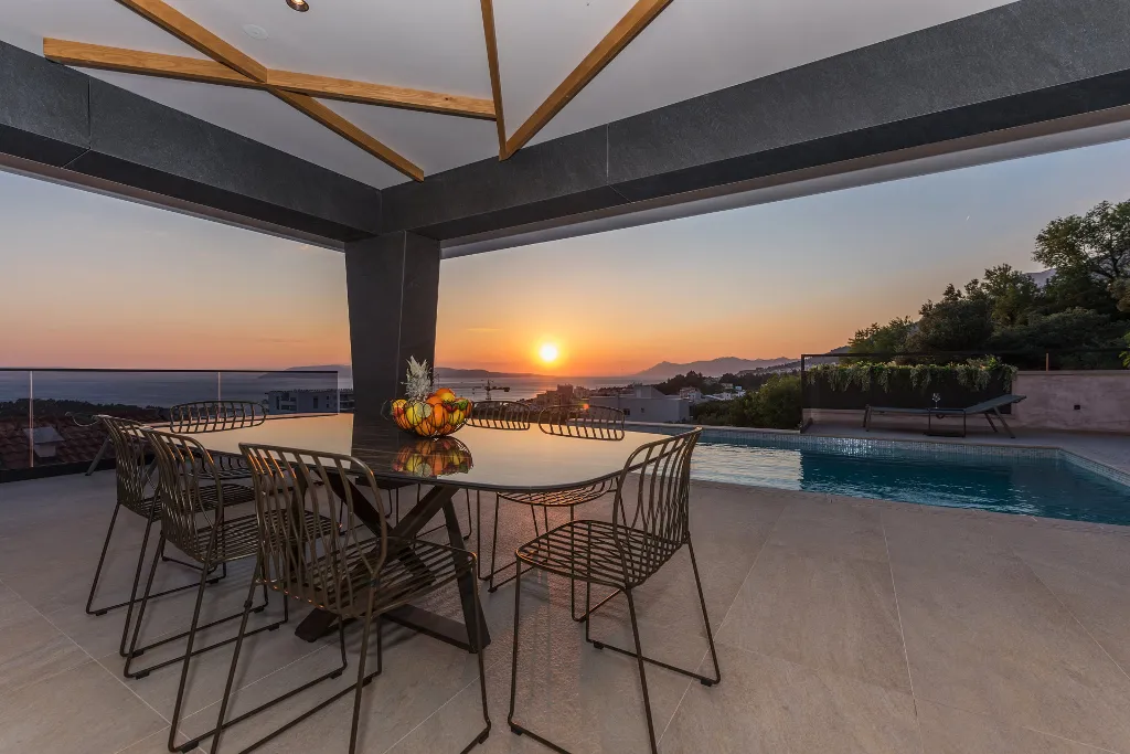 Contemporary Villa with Infinity Pool in Makarska