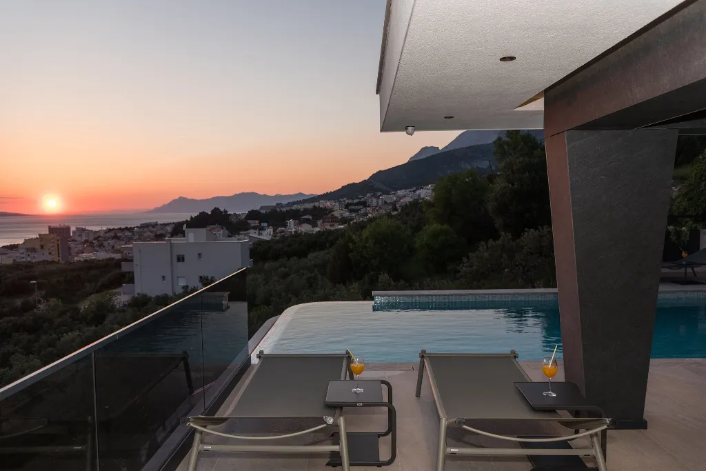 Contemporary Villa with Infinity Pool in Makarska