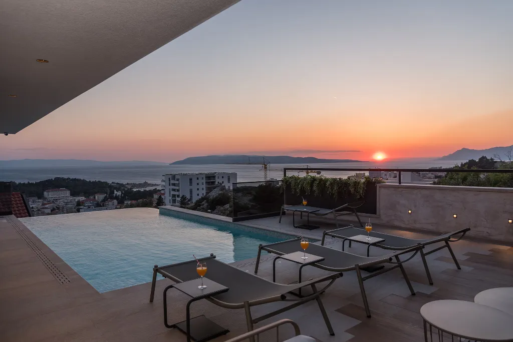 Contemporary Villa with Infinity Pool in Makarska