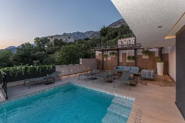 Contemporary Villa with Infinity Pool in Makarska