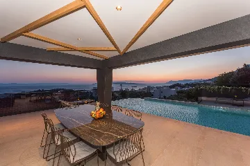 Contemporary Villa with Infinity Pool in Makarska