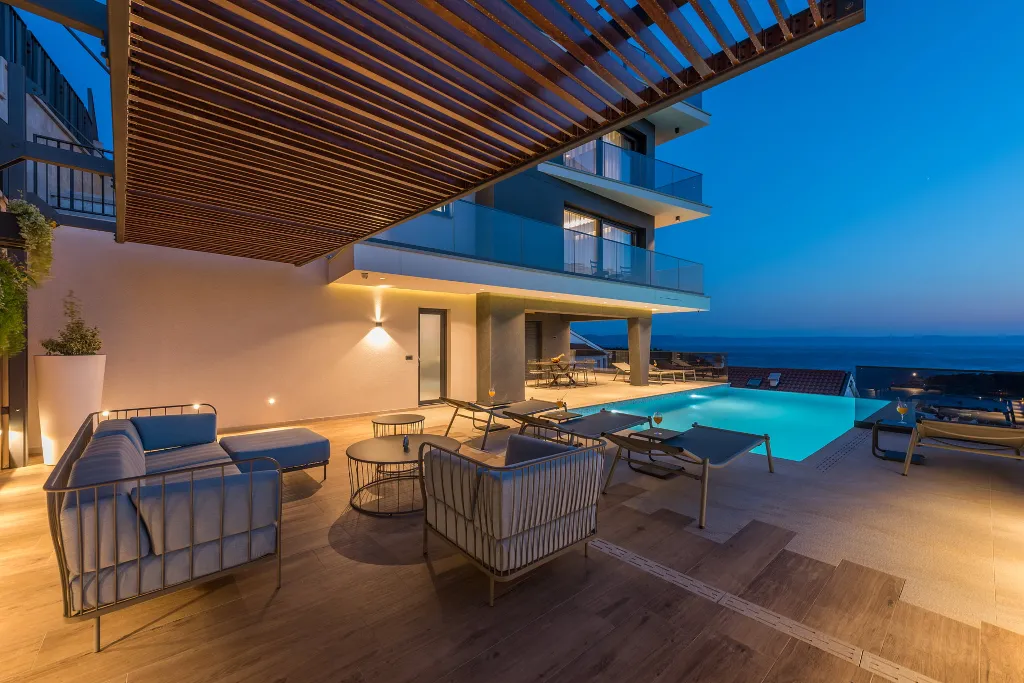 Contemporary Villa with Infinity Pool in Makarska
