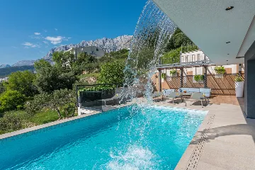 Contemporary Villa with Infinity Pool in Makarska
