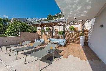 Contemporary Villa with Infinity Pool in Makarska