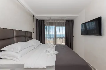 Contemporary Villa with Infinity Pool in Makarska