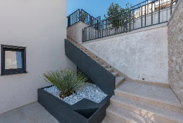 Contemporary Villa with Infinity Pool in Makarska