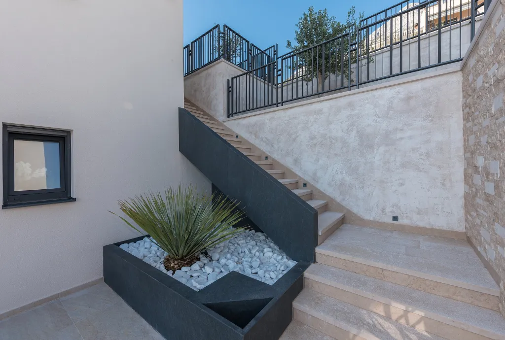 Contemporary Villa with Infinity Pool in Makarska