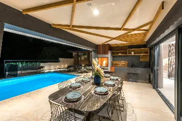 Contemporary Villa with Infinity Pool in Makarska