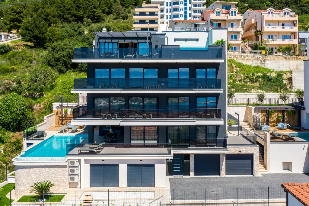 Contemporary Villa with Heated Pool Makarska