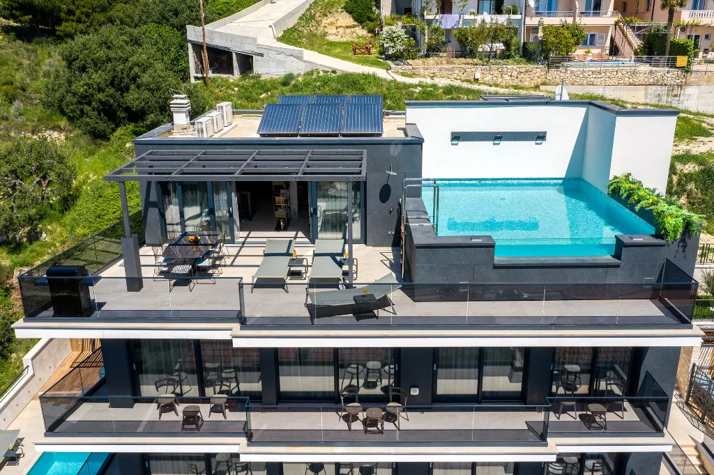 Contemporary Villa with Heated Pool Makarska