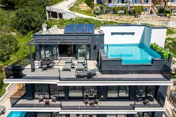 Contemporary Villa with Heated Pool Makarska