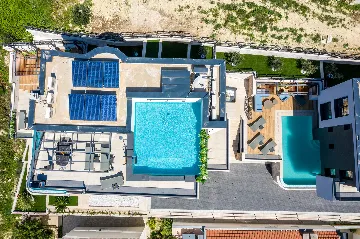 Contemporary Villa with Heated Pool Makarska